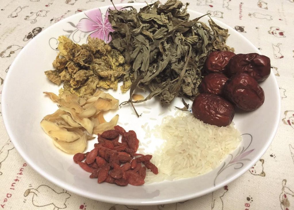 Ingredients for wormwood and chrysanthemum porridge