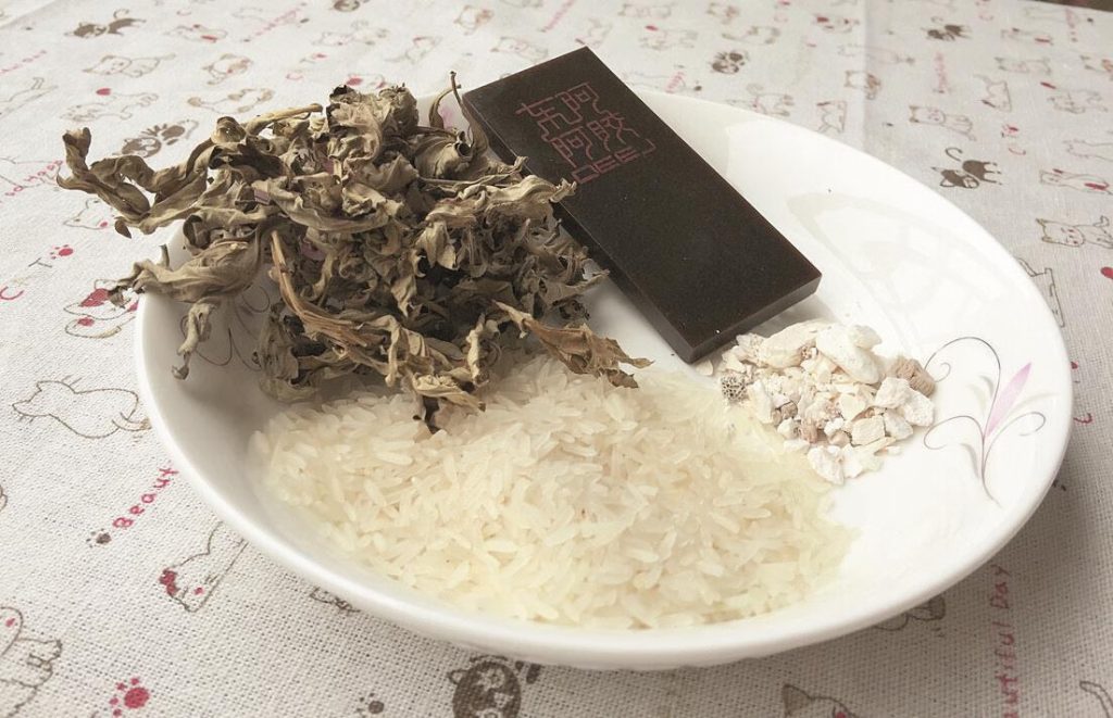 Ingredients for mugwort leaf, donkey hide gelatin and bone porridge