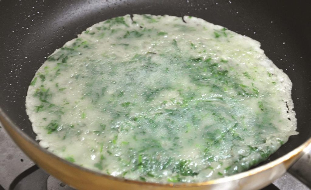 Mugwort flour cake baked in a pan
